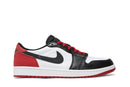 Tênis Air Jordan 1 Low OG Black Toe (2023) Vermelho